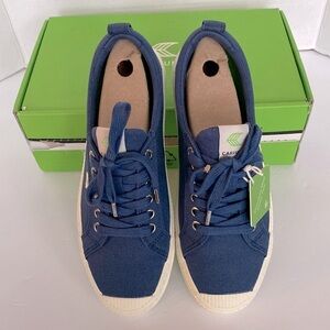 Cariuma OCA Shadow Blue Canvas Sneaker Unisex Low Top Size 9.5 Women’s | 8 Men’s